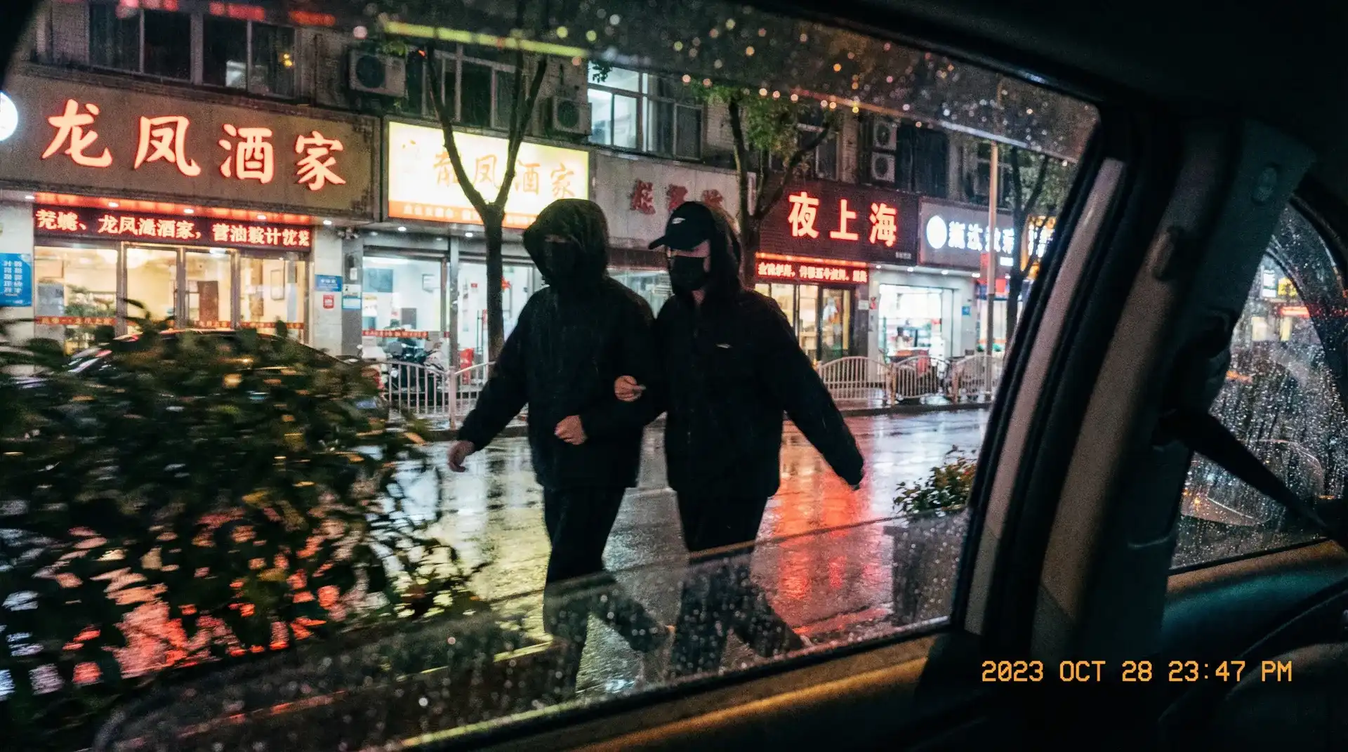 妈妈酒后误认为我是爸爸免费 - 顶流明星深夜密会现场抓拍照片